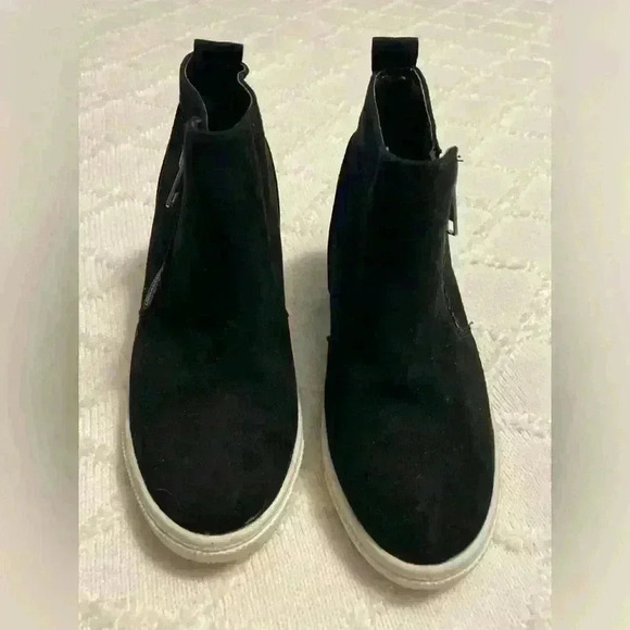 Kids faux suede boots size 12 excellent condition by wonder nation - Picture 1 of 6
